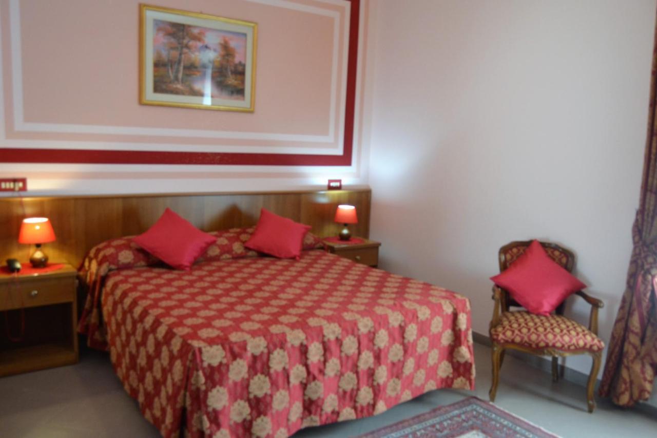 Hotel Facioni Pomezia Zewnętrze zdjęcie