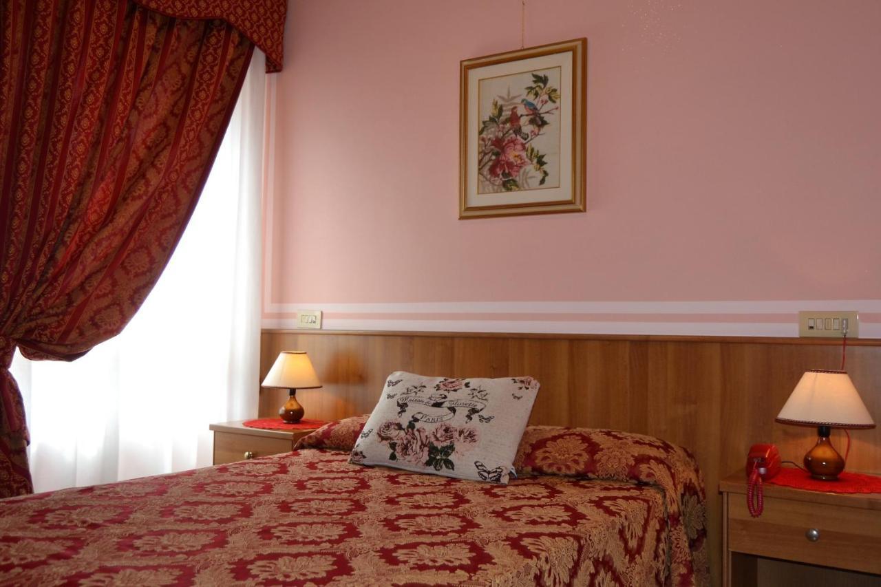 Hotel Facioni Pomezia Zewnętrze zdjęcie