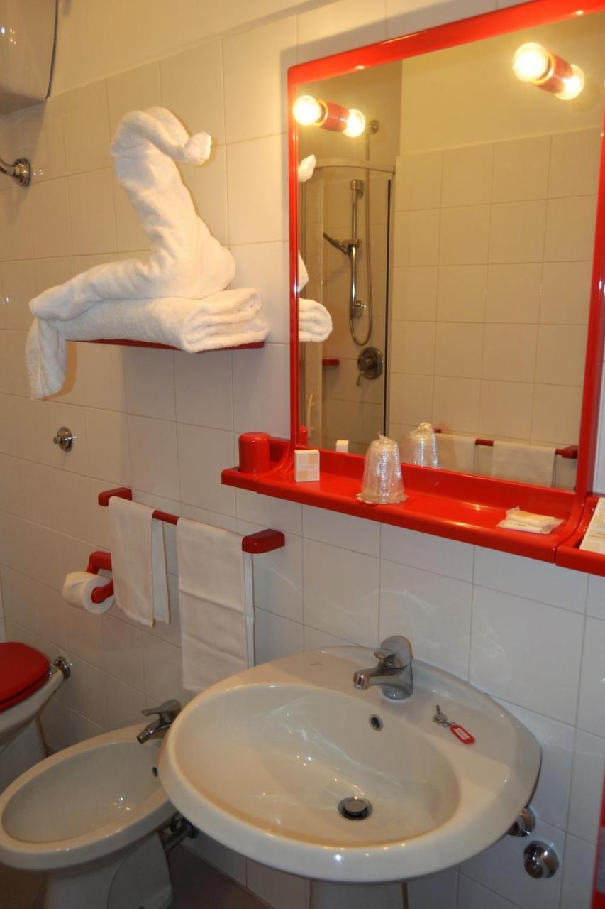 Hotel Facioni Pomezia Zewnętrze zdjęcie