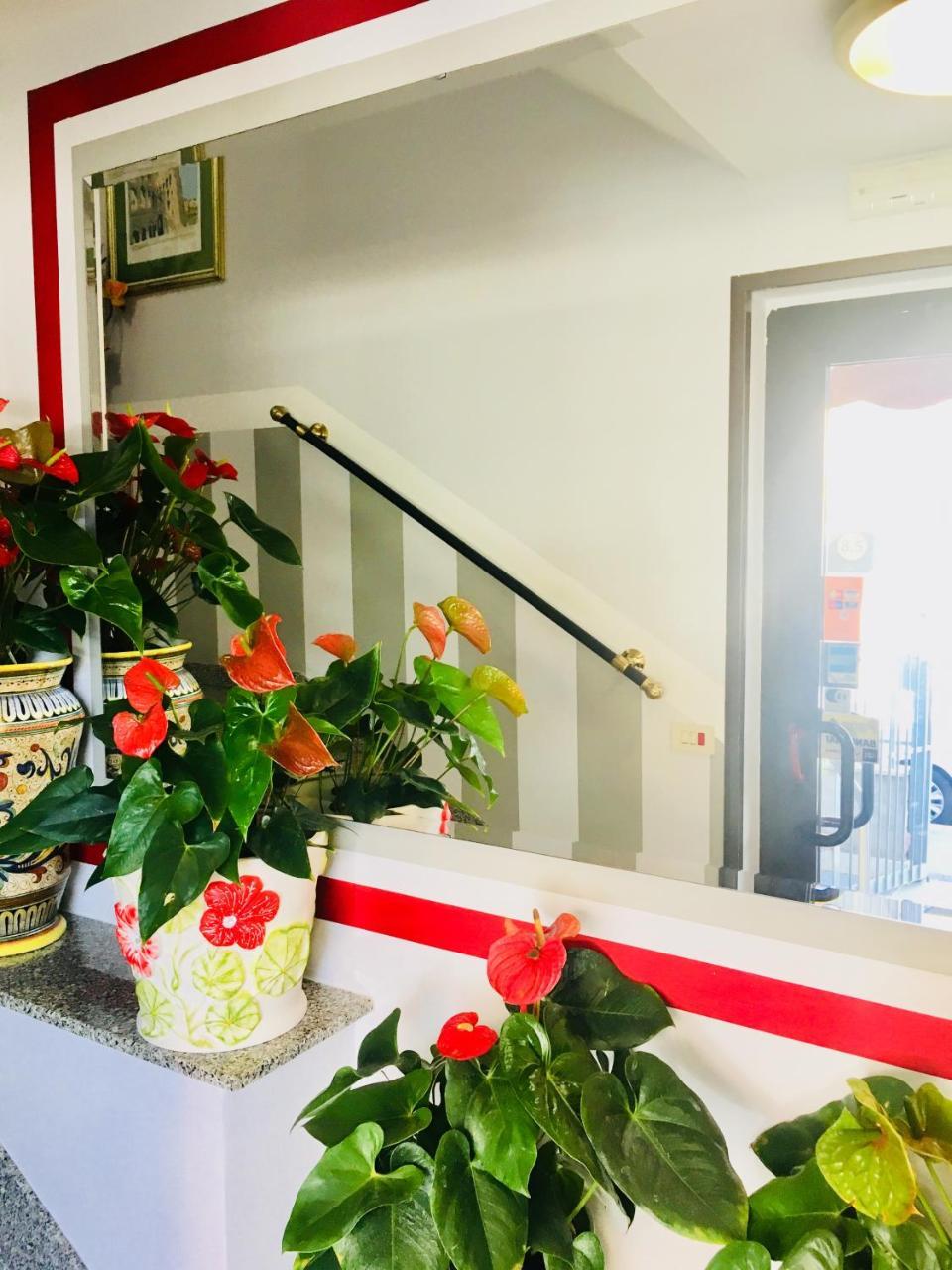 Hotel Facioni Pomezia Zewnętrze zdjęcie